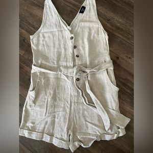 Women’s large Vici cream linen button down romper with pockets and belt